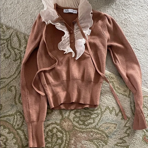 Zara Knit bow tie Top with Statement White Ruffled Collar - Picture 5 of 5